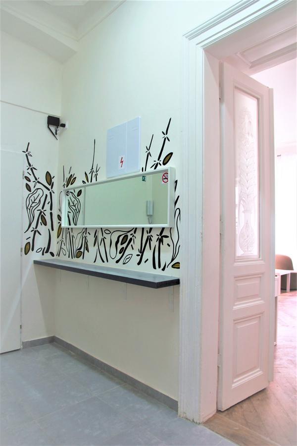 The Republic Garden Hostel Prague Exterior photo
