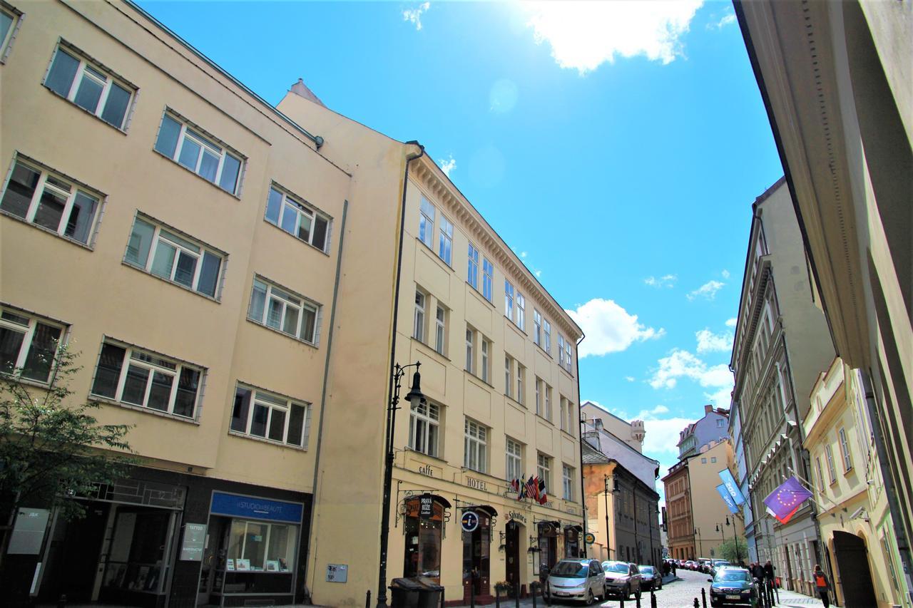 The Republic Garden Hostel Prague Exterior photo