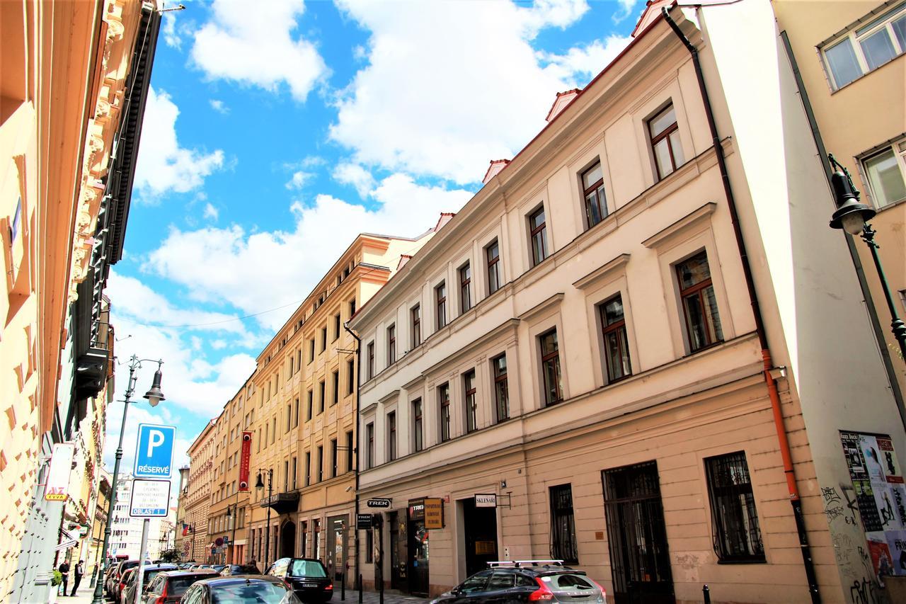 The Republic Garden Hostel Prague Exterior photo