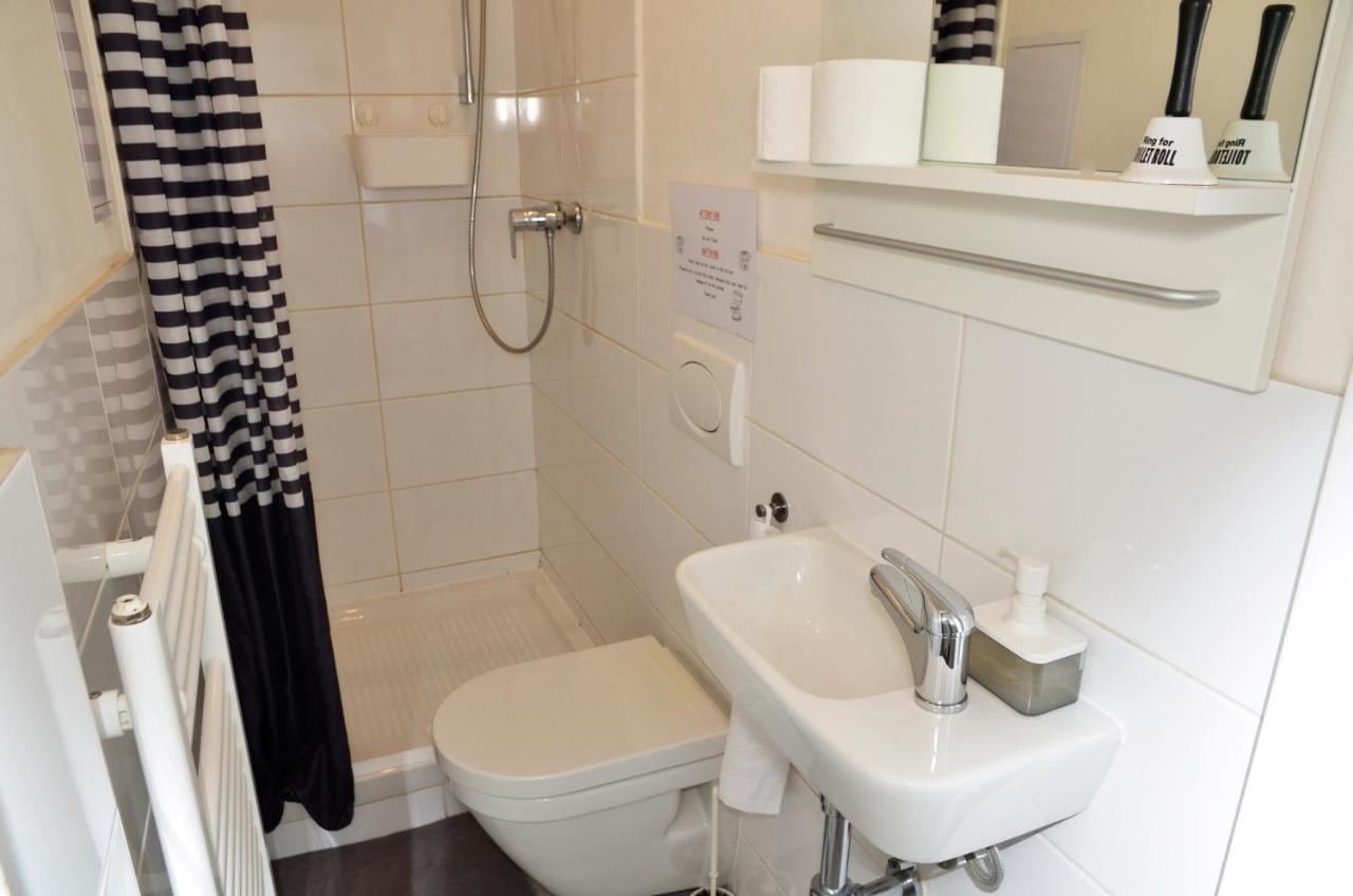 The Republic Garden Hostel Prague Exterior photo