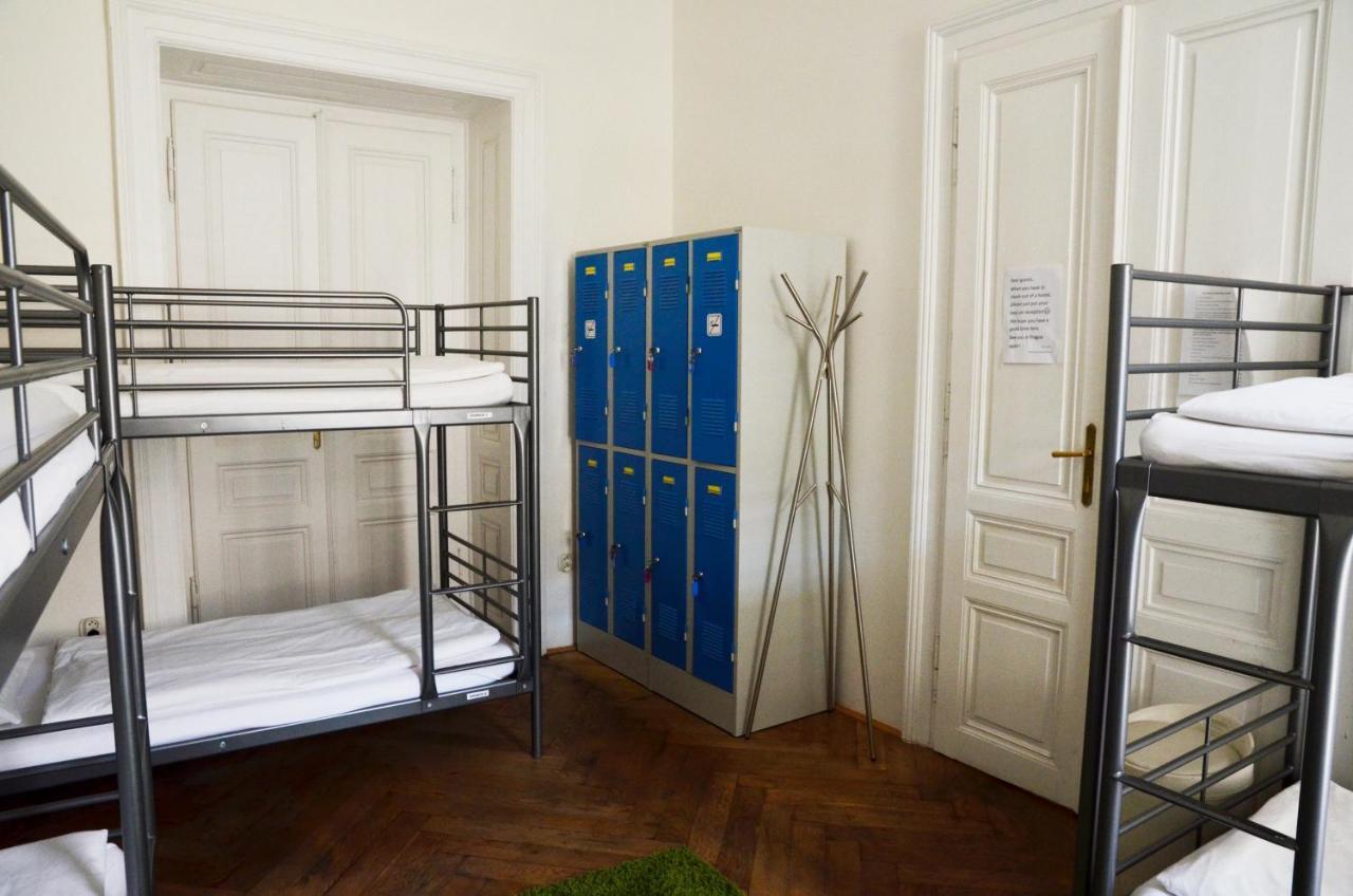 The Republic Garden Hostel Prague Exterior photo