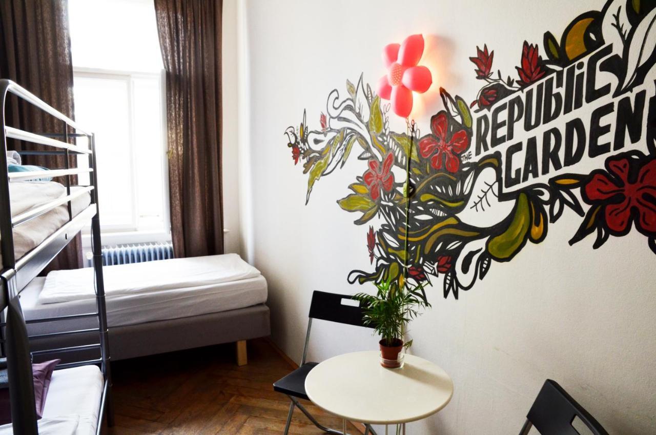 The Republic Garden Hostel Prague Exterior photo