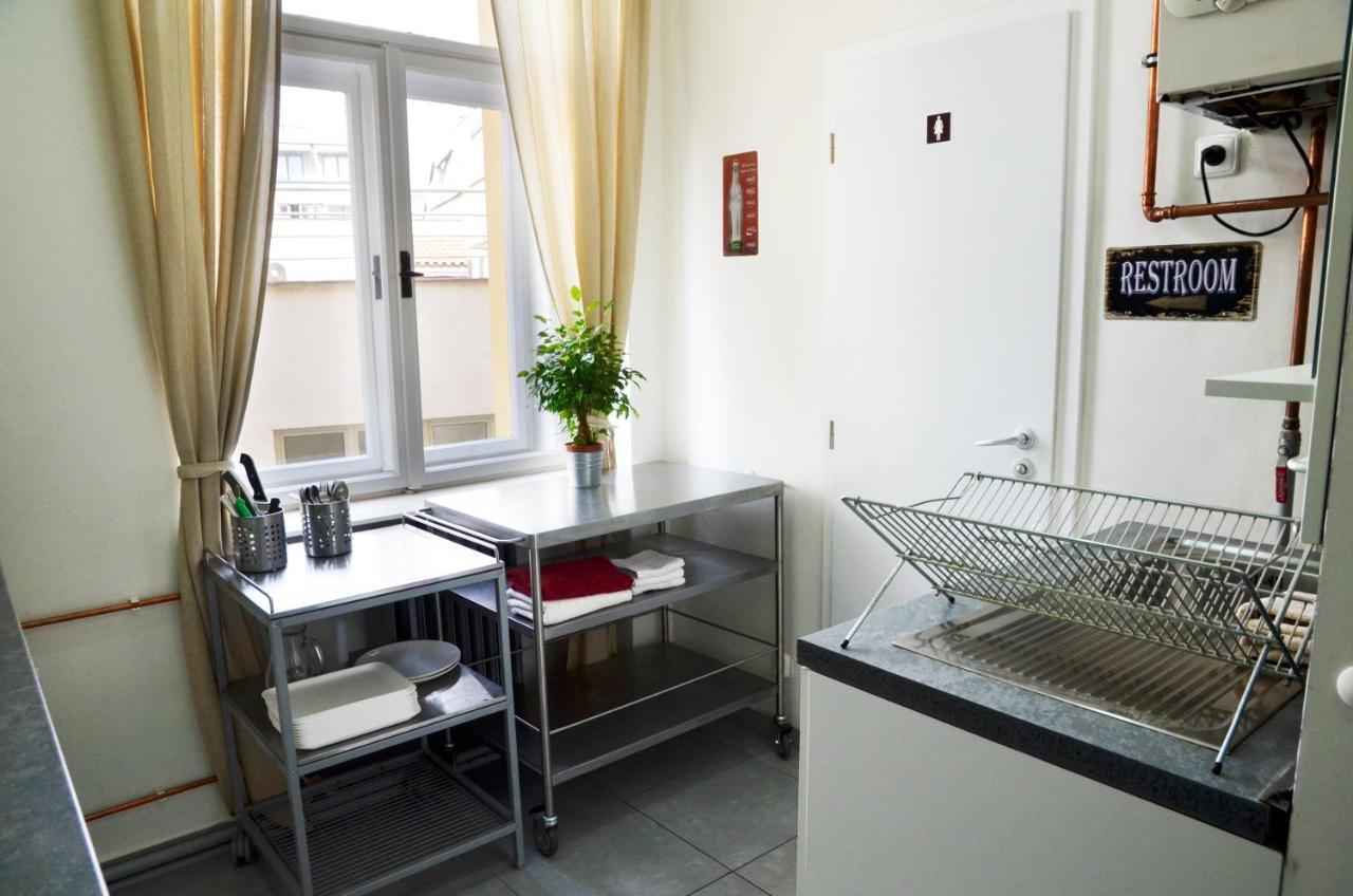 The Republic Garden Hostel Prague Exterior photo