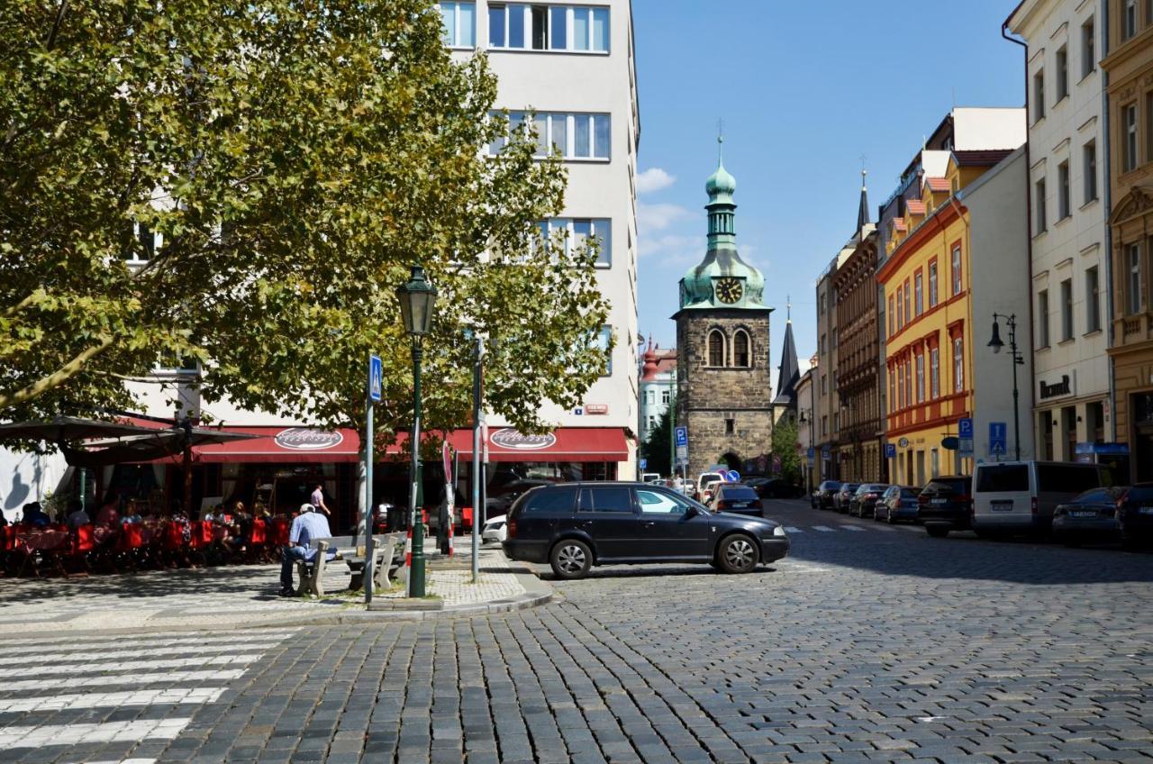The Republic Garden Hostel Prague Exterior photo