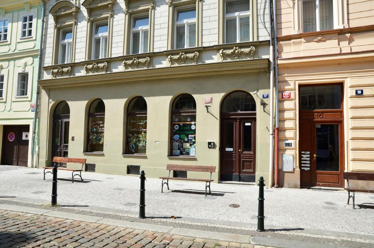 The Republic Garden Hostel Prague Exterior photo