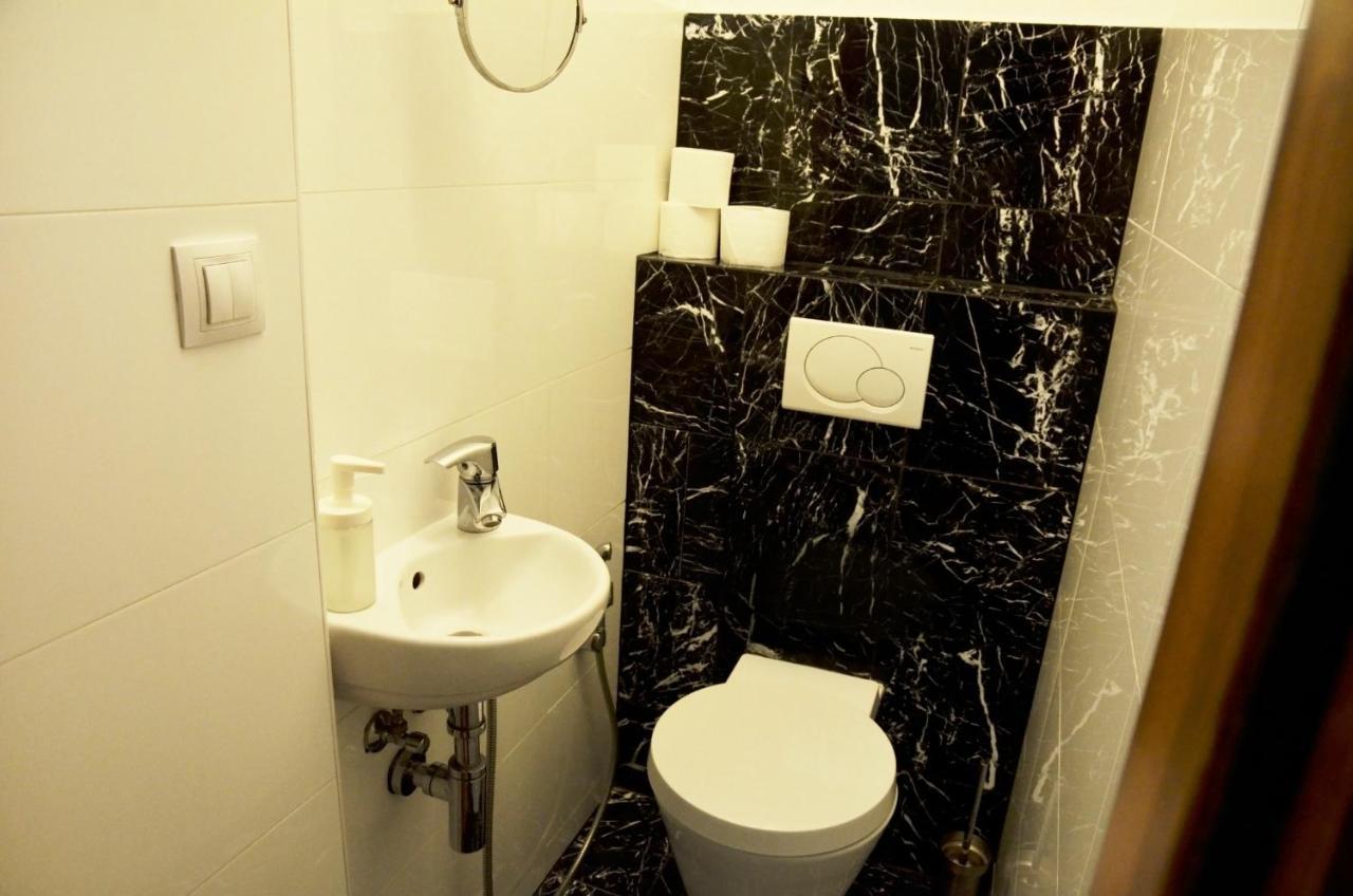 The Republic Garden Hostel Prague Exterior photo