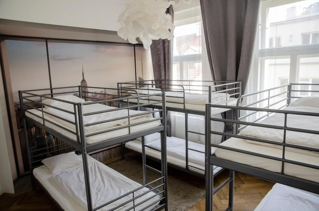 The Republic Garden Hostel Prague Exterior photo