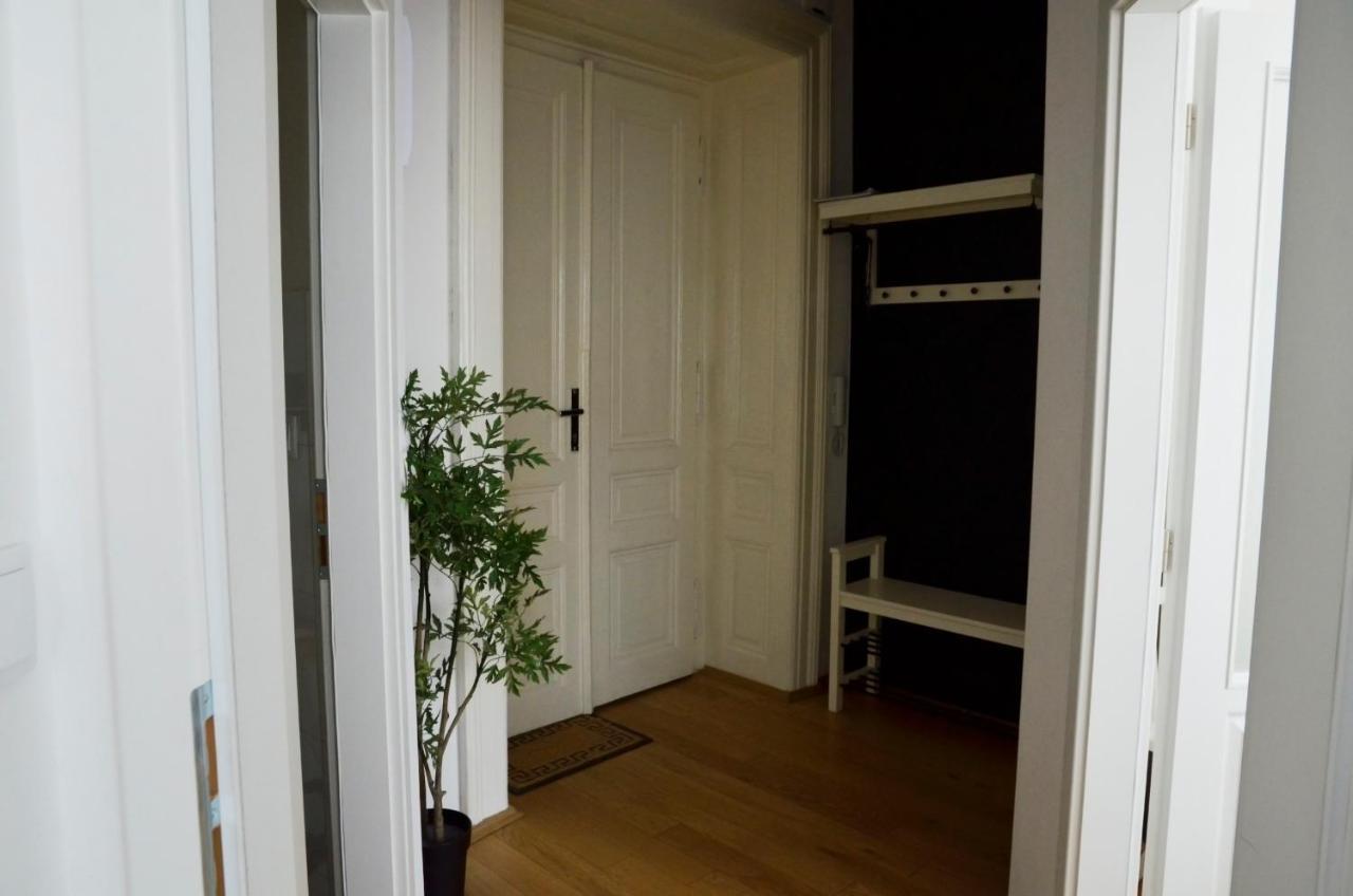 The Republic Garden Hostel Prague Exterior photo