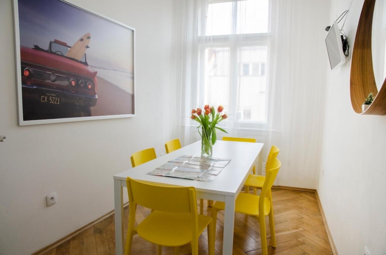 The Republic Garden Hostel Prague Exterior photo